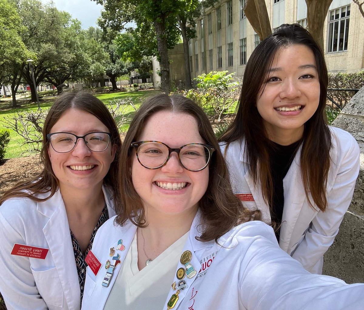 haleybrusen's tweet photo. The Class of 2024 vs the Class of COVID. Time flies when you’re having fun with the pharmily at @UH_Pharmacy https://t.co/QgUqP3BIci