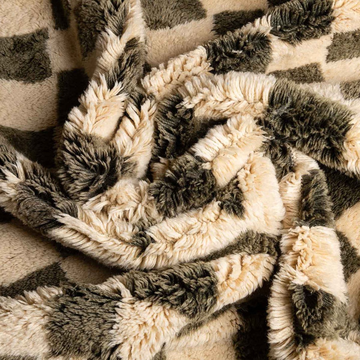 ArtsMarrakesh's tweet photo. Contemporary Moroccan Grid Rug: Handmade Berber Artistry with Moroccan Green and Beni Ourain Influence #moroccanrug #moroccanrugs #berber #handmadegift #Marrakech #tapis #Maroc https://t.co/WOqUCqJ9S8