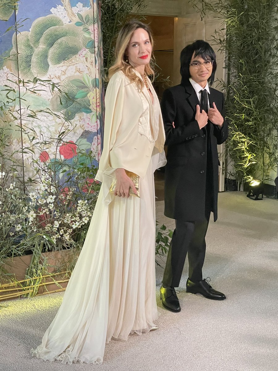 Angelina Jolie has arrived at the White House for the South Korea state dinner with her 21-year-old (uber dapper!) son Maddox.