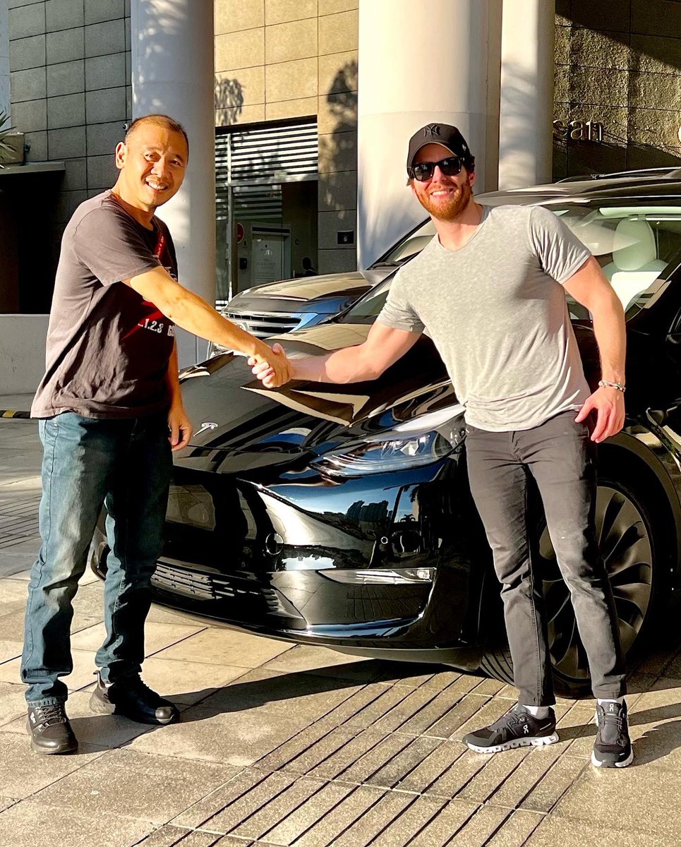 Mayer's tweet photo. Hoy se vendieron 2 carros por @GeekyMotors!
Les puedo decir con certeza que finalmente resolvimos el problema de estafa y seguridad al comprar y vender carros de segunda https://t.co/BG6rLRoTY8