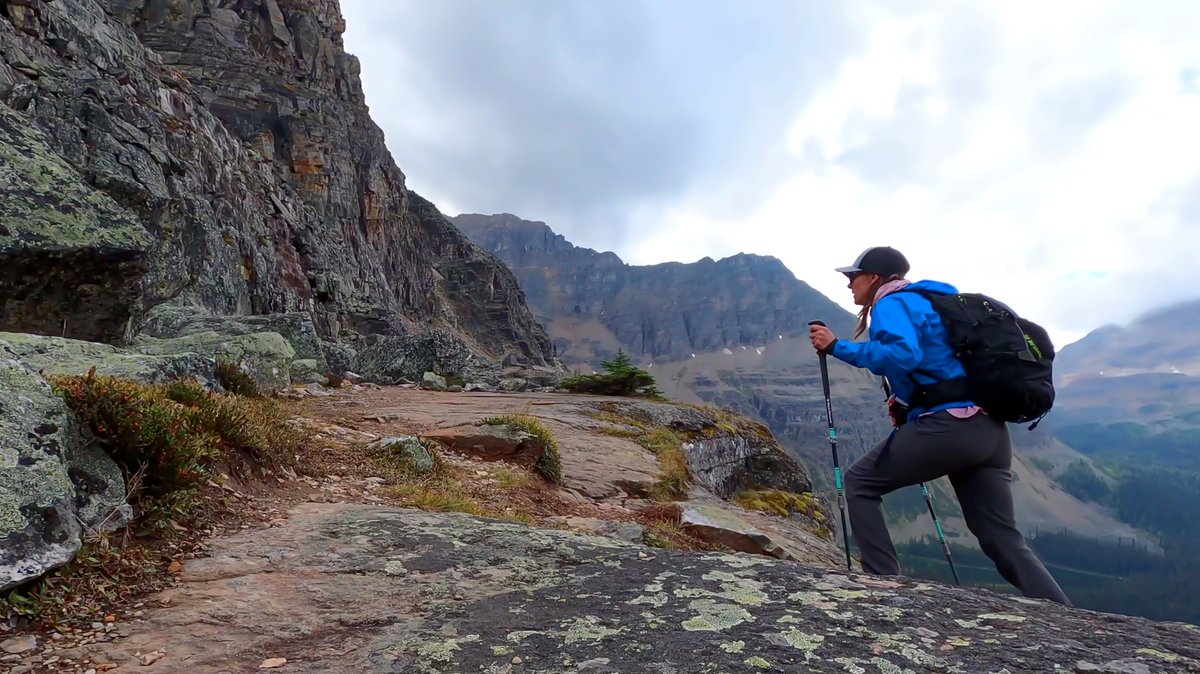 EricTAdventures's tweet photo. Heather hiking the Yukness Ledges part of the Alpine route at Lake O'Hara.
#yohohiking #hikeyoho #alpineroute #lakeohara #yohonationalpark #yoho_post #lakeoharalodge #lakeoesa #huberledges #yuknessledges #opabintrail https://t.co/yoW26Suedc