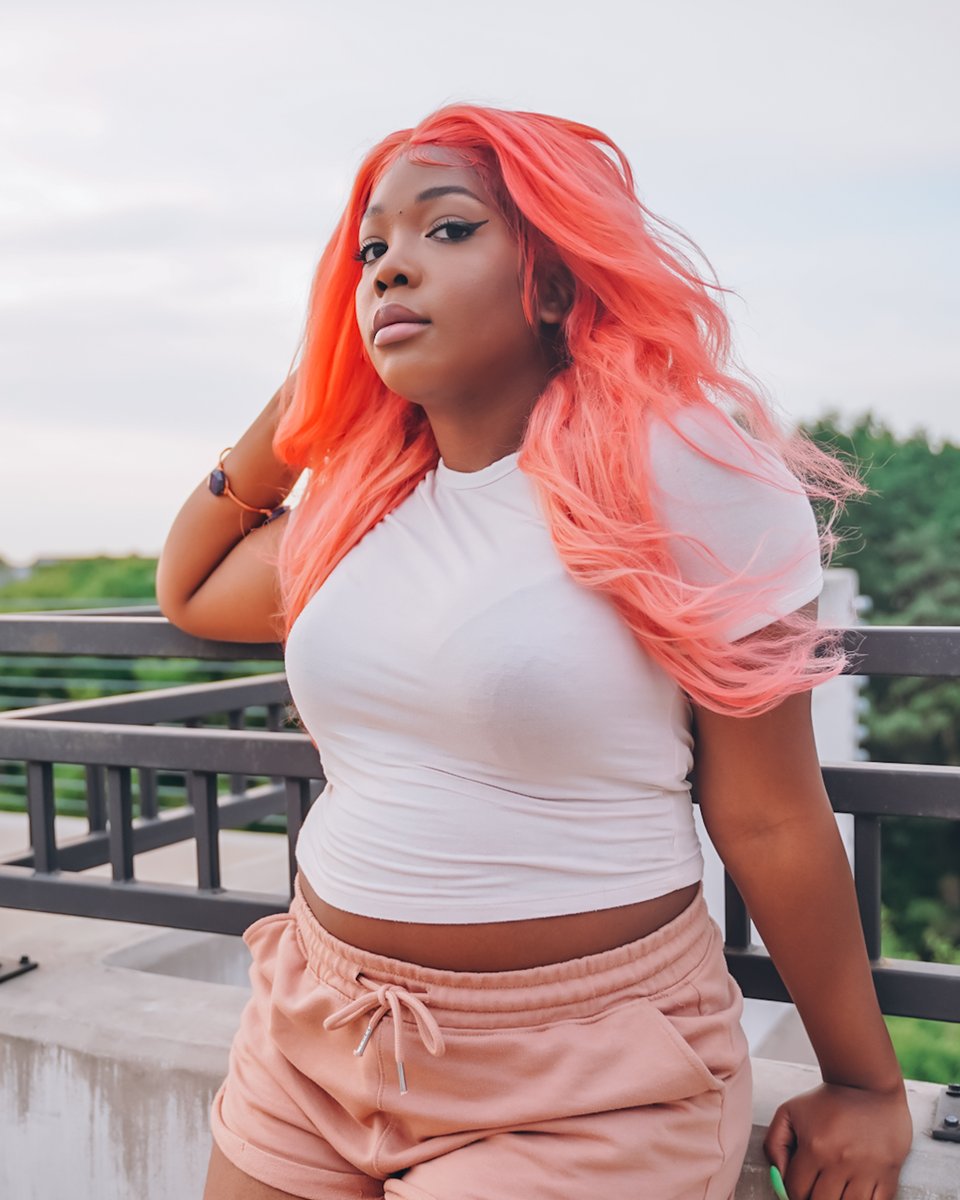oVertoneColor's tweet photo. @crystal_ezeoke is a VIBE ✨ anyone else have the sudden urge to go coral?
#overtonehair #vividhaircolors #dreamhair #fantasyhair #instahaircolor #veganhaircare https://t.co/3aGcUgRPWx