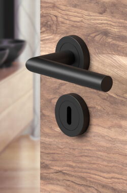 Straight lever on rose
Black finish
Beautiful design