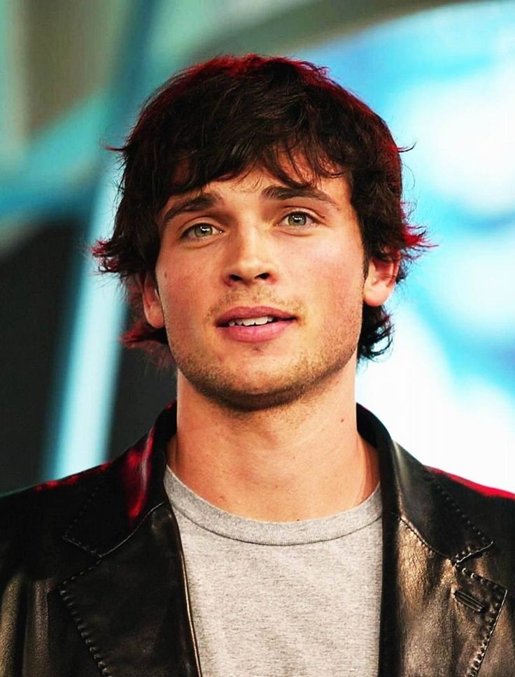 Happy birthday Tom Welling!!       