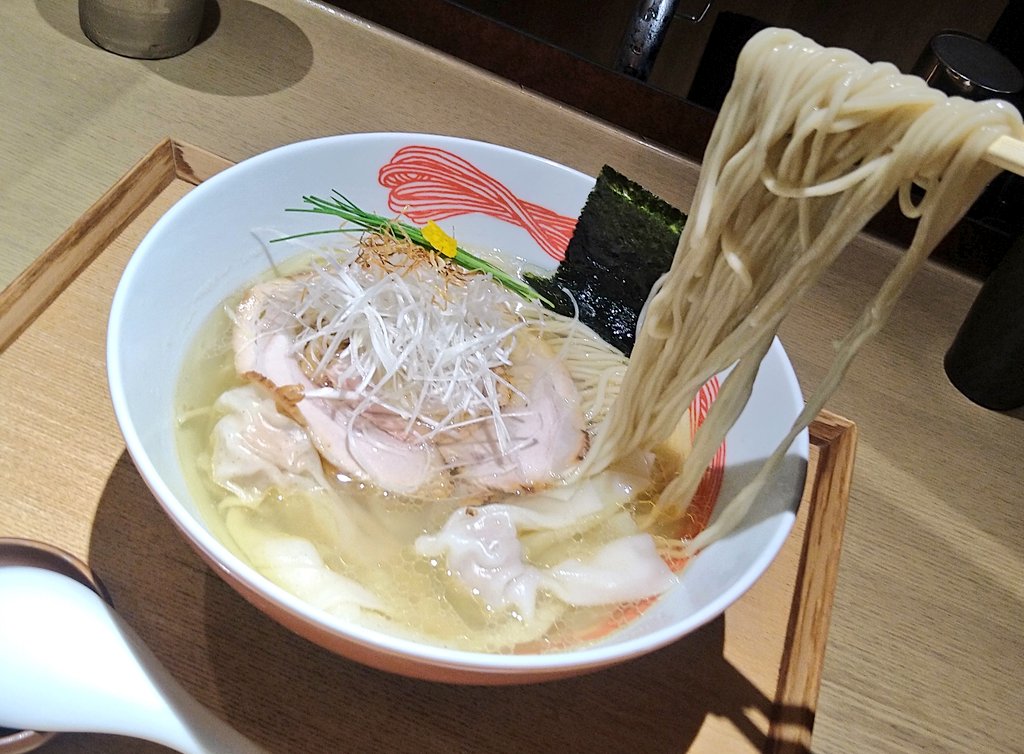 ramenstagramer's tweet image. 2023 NO23【Nippon Ramen 凛 rin Tokyo】
たまらんわ❤
#Nipponramen凛　#LabQ
#ラーメン2022 #ラーメン部関東 
#ラーメンインスタグラマー #ラーメンリフト
#ラーメン
#麺リフト #美しいラーメン
#ミシュラン　#ビブグルマン #ramen
#ramennoodles 
#エフヨコラーメン部