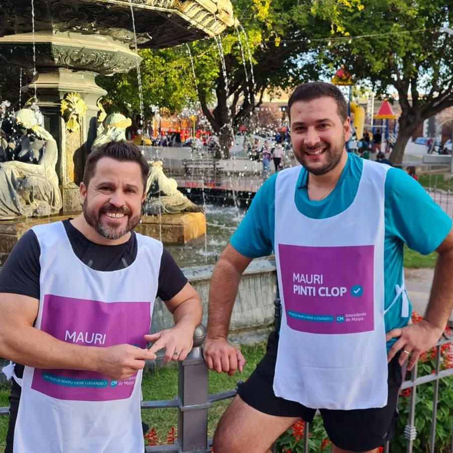 MauriPintiClop's tweet photo. "Kms por el Nuevo Maipú" 🏃🏻‍♀️ 
Junto a  @martintetaz hicimos un recorrido por distintos distritos Maipú, mientras dialogamos con vecinos sobre las problemáticas del Municipio y compartiendo nuestras propuestas.

¡El próximo 30 abril acompáñanos con tu voto y juntos cambiemos Maipú! https://t.co/XKseEWAUUW