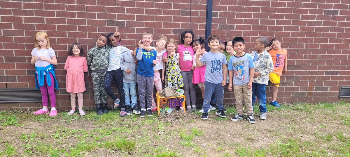 Teacherladykell's tweet photo. Made a bug hotel today!  The beetles give it 5 stars. #buzzworthy 
@howellprincipal https://t.co/zPmTSInwLG