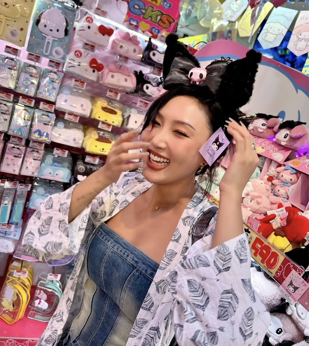 MINTVNV's tweet photo. ⠀⠀

a: i have purchased lovely items from such a hyper feminine boutique! oh it was ever so lovely. 🥰🩷

⠀ https://t.co/n5LVWuXulJ