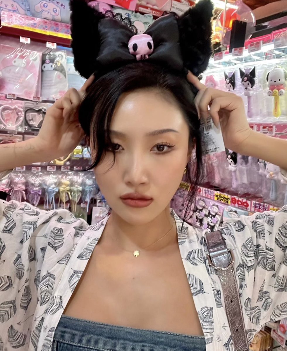MINTVNV's tweet photo. ⠀⠀

a: i have purchased lovely items from such a hyper feminine boutique! oh it was ever so lovely. 🥰🩷

⠀ https://t.co/n5LVWuXulJ