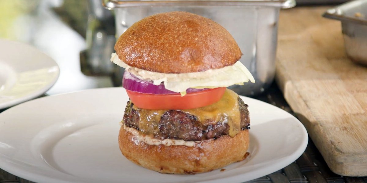 With weather finally warming up in Seattle, it’s time to take the cover off your grill. Chef John Howie shares his recipe for the best burger ever: bit.ly/3oM373K