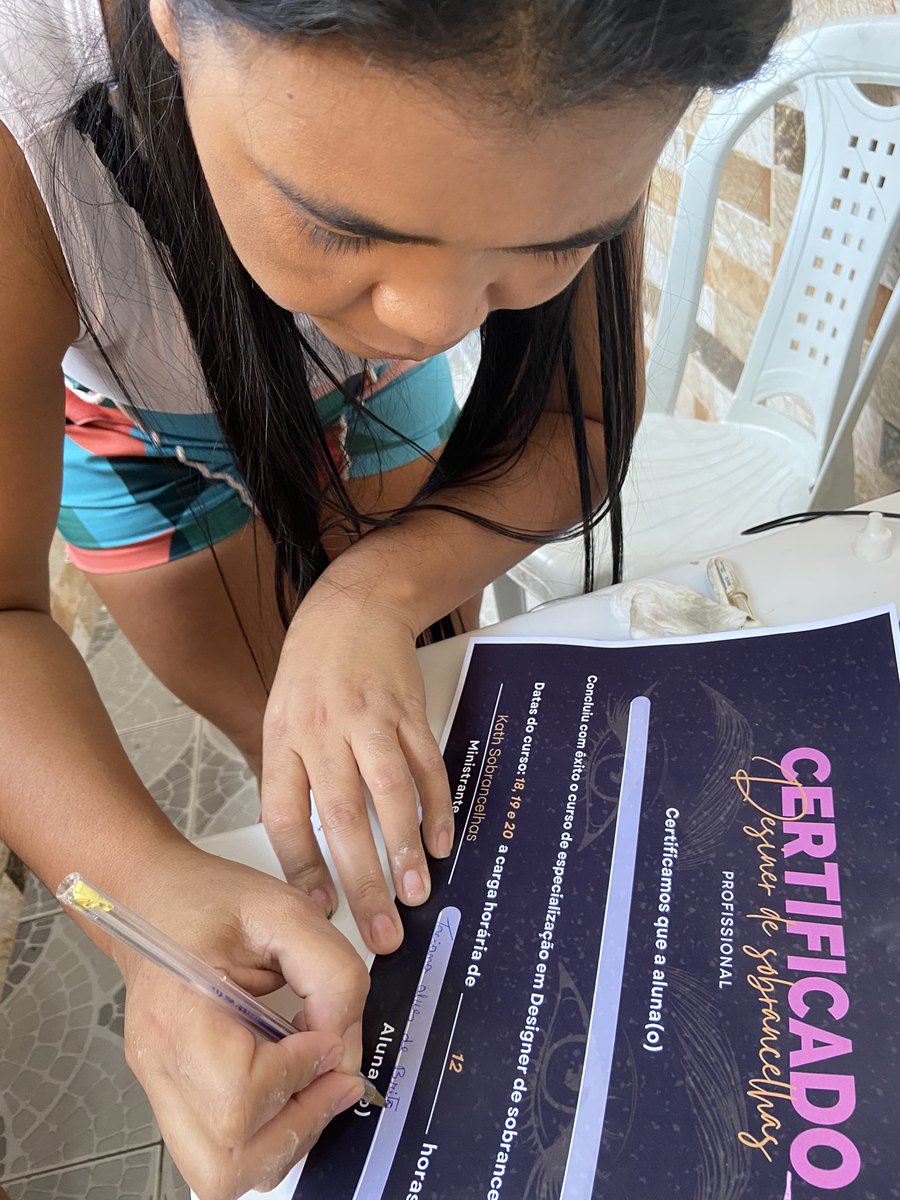 kathDesign44's tweet photo. 1• curso de aperfeiçoamento feito com sucesso 🔥✅💪🏾❤️ 

Vivendo aos poucos todo que sempre sonhei 🔥

INSTA: @kath_sobrancelhas ⬅️⬅️⬅️

#henna #designerdesobrancelha https://t.co/dUQJR9UuYF