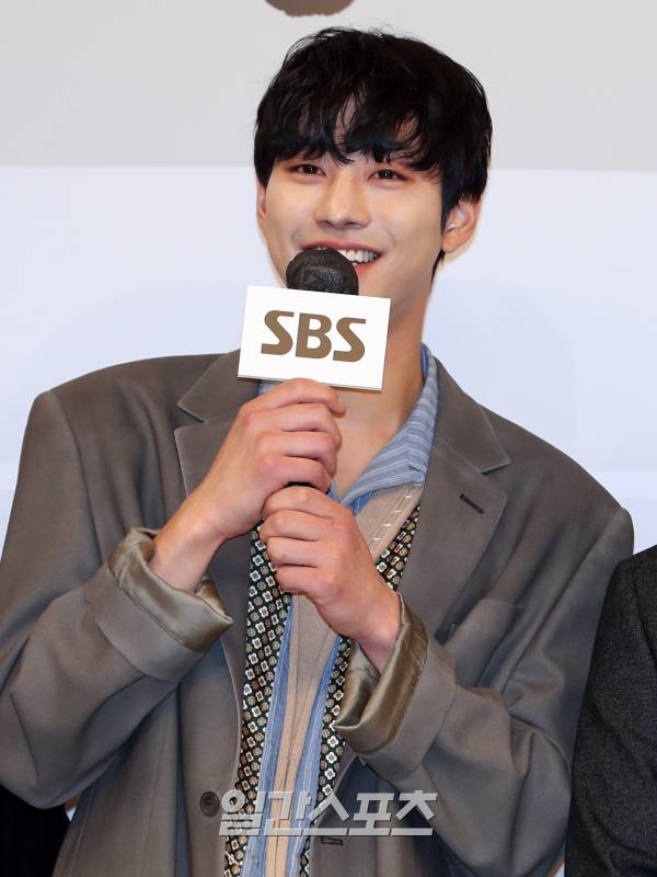 AhnBrasil's tweet photo. — 📸 • Ahn HyoSeop na conferência de imprensa do próximo drama da SBS #DrRomantic3! 🩵

#AhnHyoseop #안효섭 ©️dailyahnhyoseop https://t.co/0LmHq9trV0