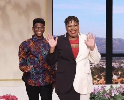 DeafNewsToday's tweet photo. A deaf mother and her son were featured in a Ford commercial &amp; were guests on The Jennifer Hudson Show today https://t.co/4ejO4oX4tx #deaf https://t.co/YVVjmDUDex