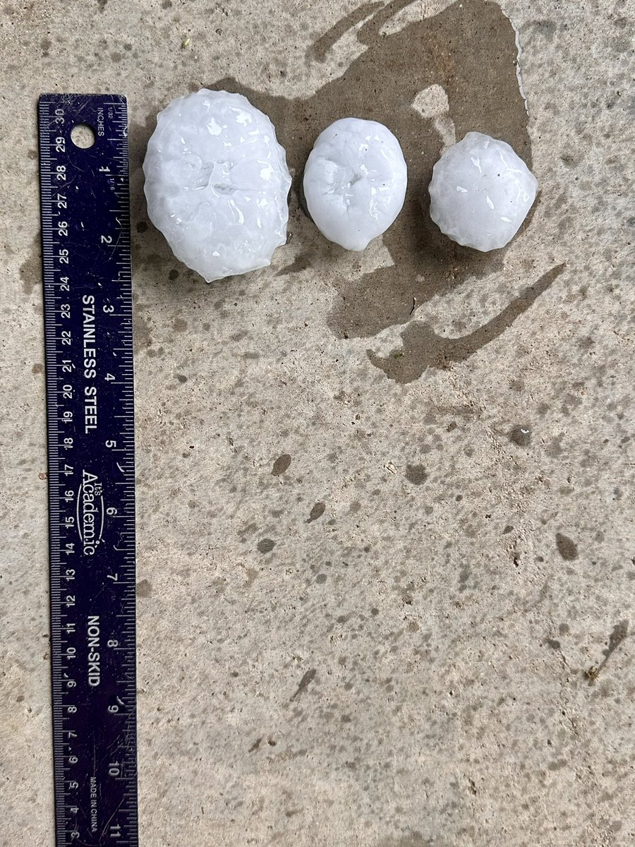 TXdesignprof's tweet photo. @NWSFortWorth Waco, TX hail https://t.co/td9SFQQGpF