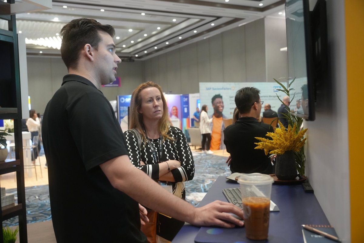 hireez's tweet photo. It's hard to capture conversations in a photo, but thankfully a picture is worth a thousand words!
Here are some of our favorite moments from Day 1 of @UNLEASHgroup so far ๐ฅ
#UNLEASHAmerica #hireEZ #outboundrecruiting https://t.co/uRxdnp354v