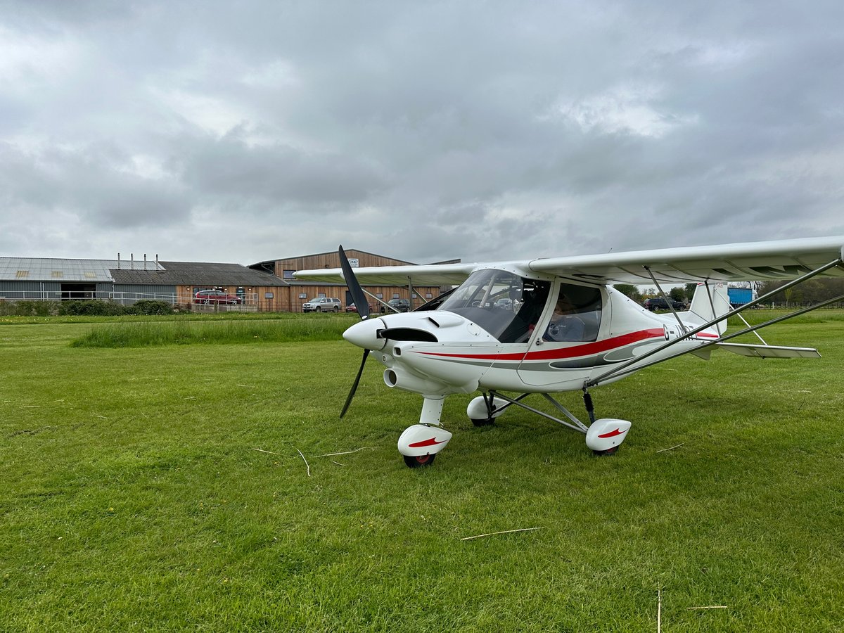 Lovely little trip down to Wadswick this morning! By far the poshest ‘farm strip’ around! #wadswick #countrystore #elevationairsports #flighttraining #learntofly #microlight #britishmicrolightaircraftassociation #NPPL #ikarusc42 #c42 #flying #pilot #gloucestershireairport