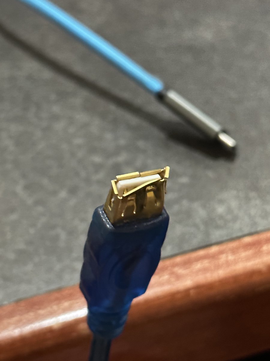 Cursed cables at Dodge College's Broadcast Editing Suites (we found it like this) <a href="/gavinodorito/">Gavin Nguyen</a> #305tweets