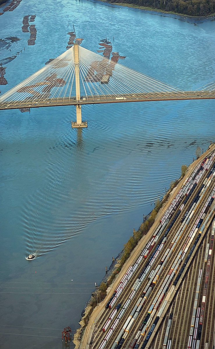 Above the #PortMannBridge yesterday 🚁 #helicopterlife #SurreyBC #Vancouver #YVR #Canada #FraserRiver