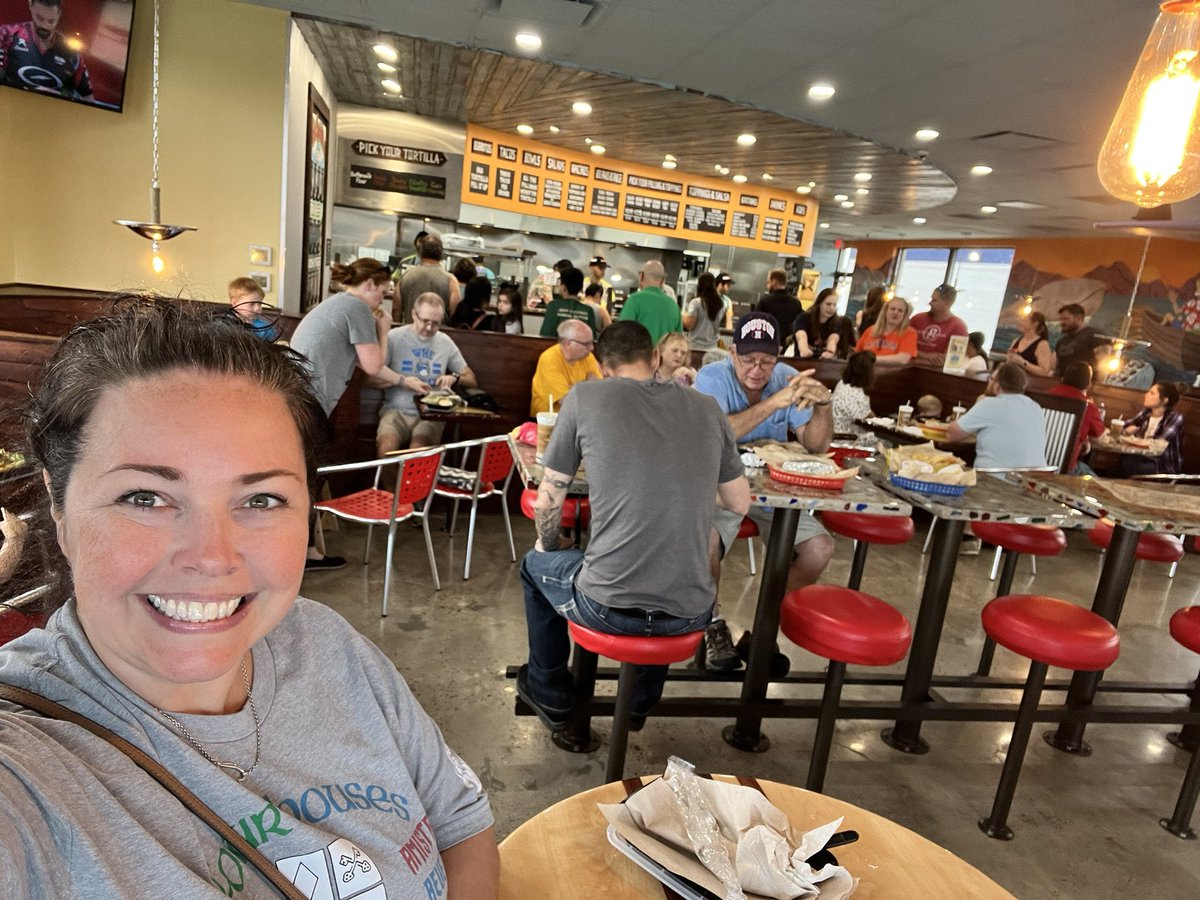 Great turnout <a href="/CaboBobs/">Cabo Bob's</a> Burritos for @WestMemorialElementaryPTA spirit night!!!