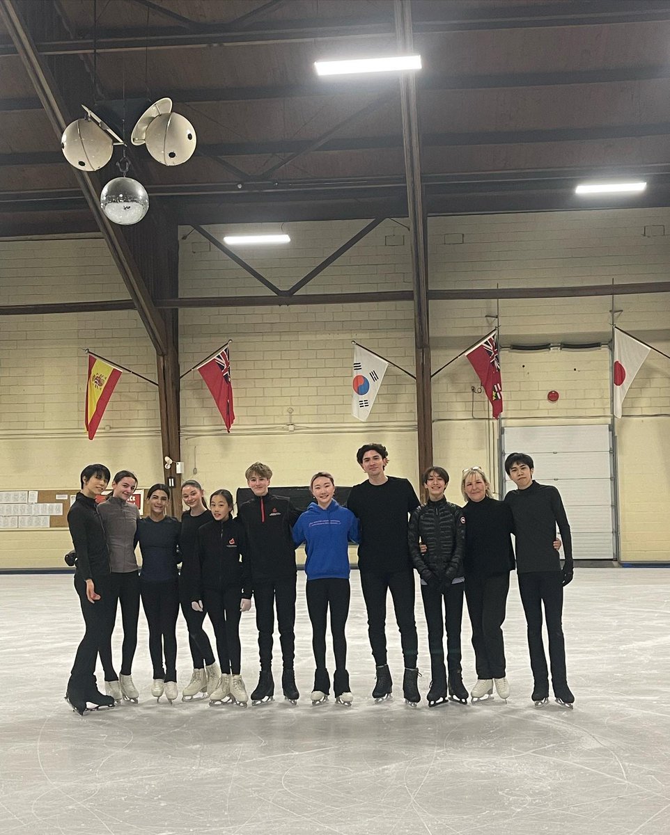 CostanzaRdO's tweet photo. [Just now from Tracy’s IG] Crying #羽生結弦 #HANYUYUZURU𓃵 #TorontoCricket 🤍⛸️https://t.co/lziXS9A5D8