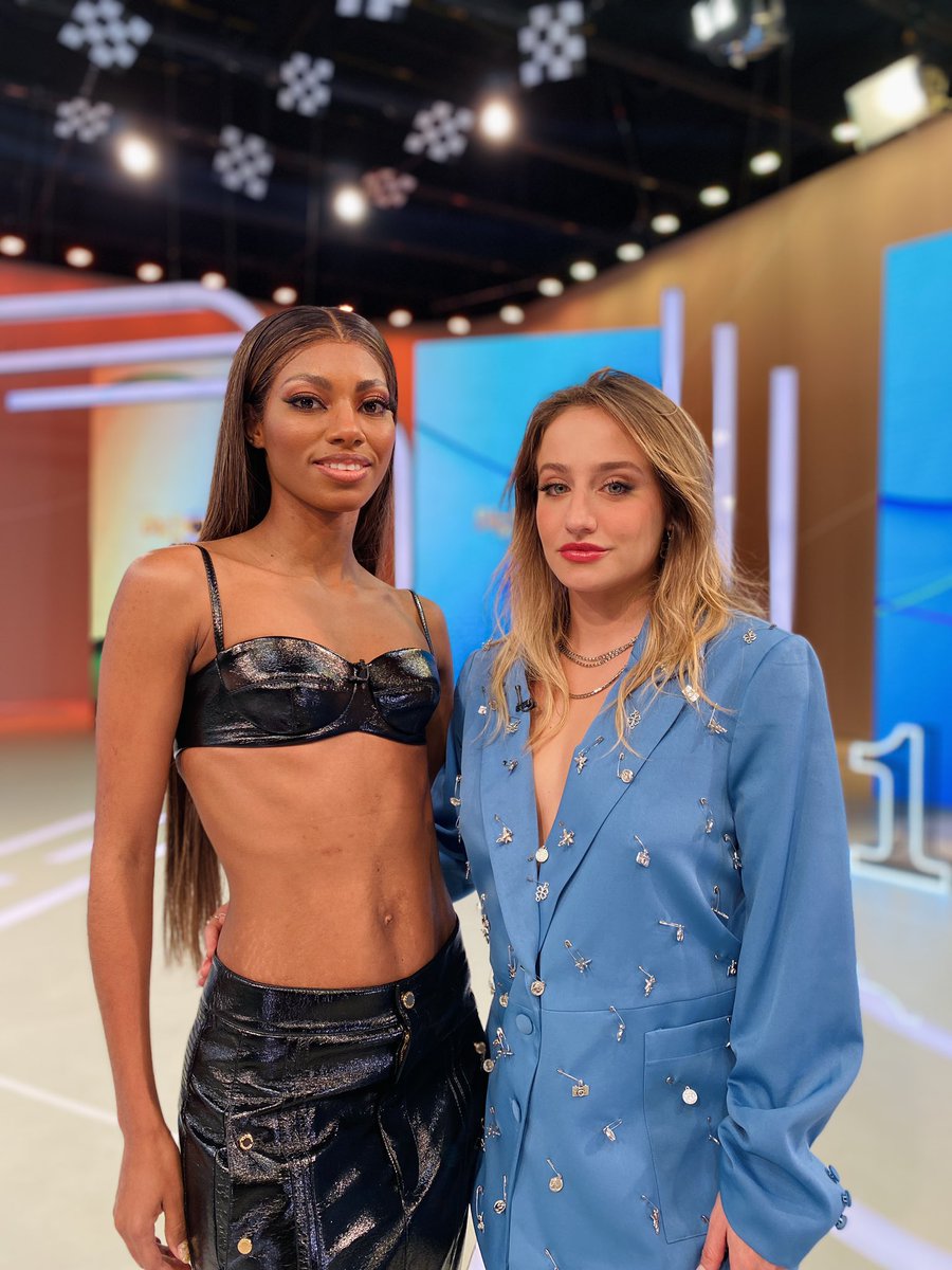 multishow's tweet photo. Gatas! 🥵 @tinacalamba e @BrunaGriphaoo prontas pro #BBBAEliminação - O Reencontro 🔥 #BBB23 #RedeBBB https://t.co/gYdN3HyMux