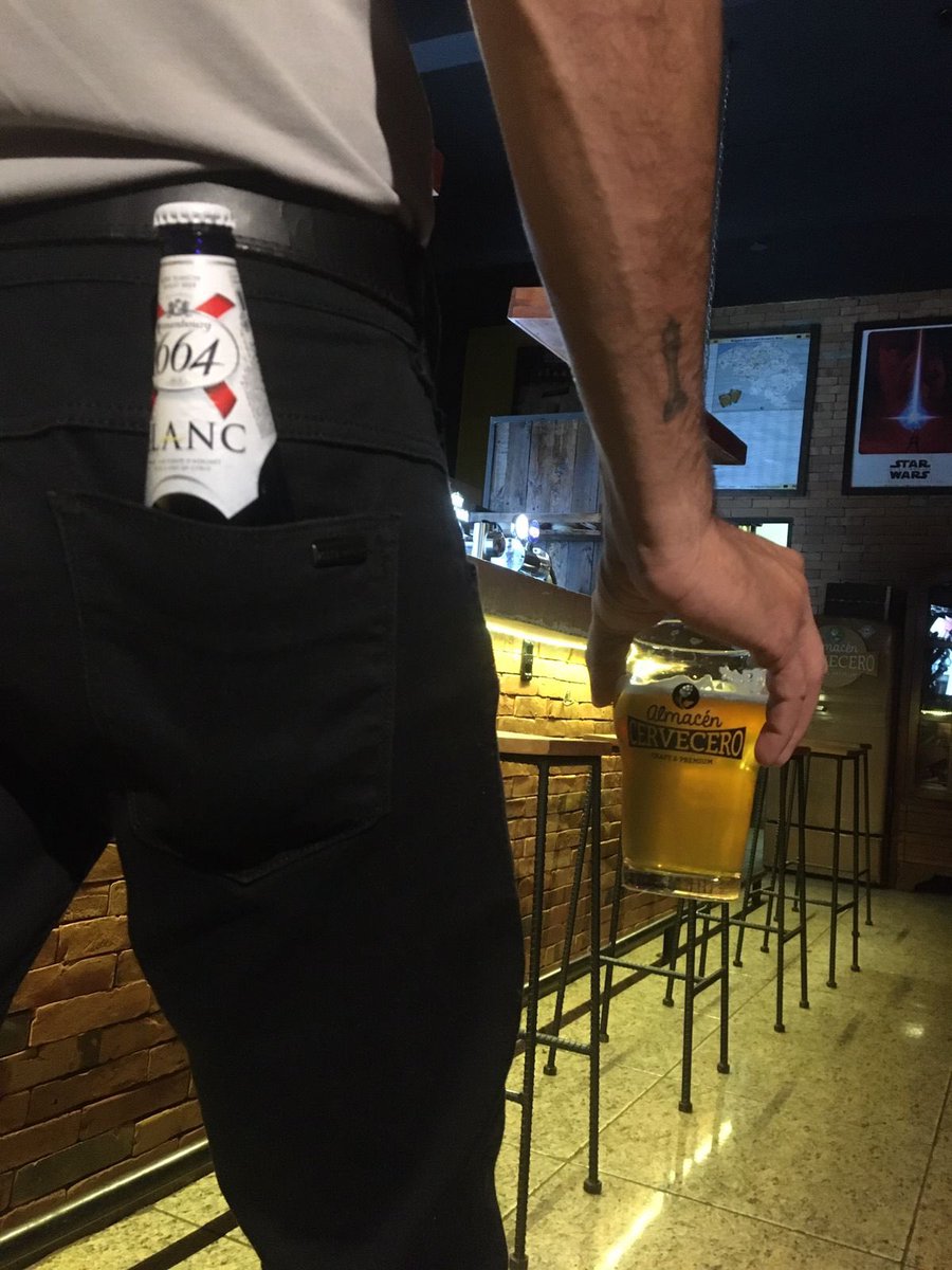 AlmacenBarr's tweet photo. Una birra en la mano y una en el bolsillo para después 

Ustedes también hacen eso ? https://t.co/XMLWEEYy0o
