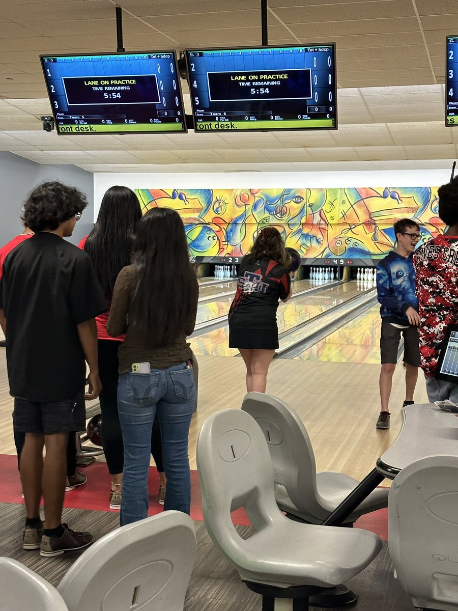 STU_WBowling's tweet photo. STU Women’s bowling team held a Bowling clinic today at SPAREZ in Davie and what a great time everyone had! https://t.co/8vmyUUP539