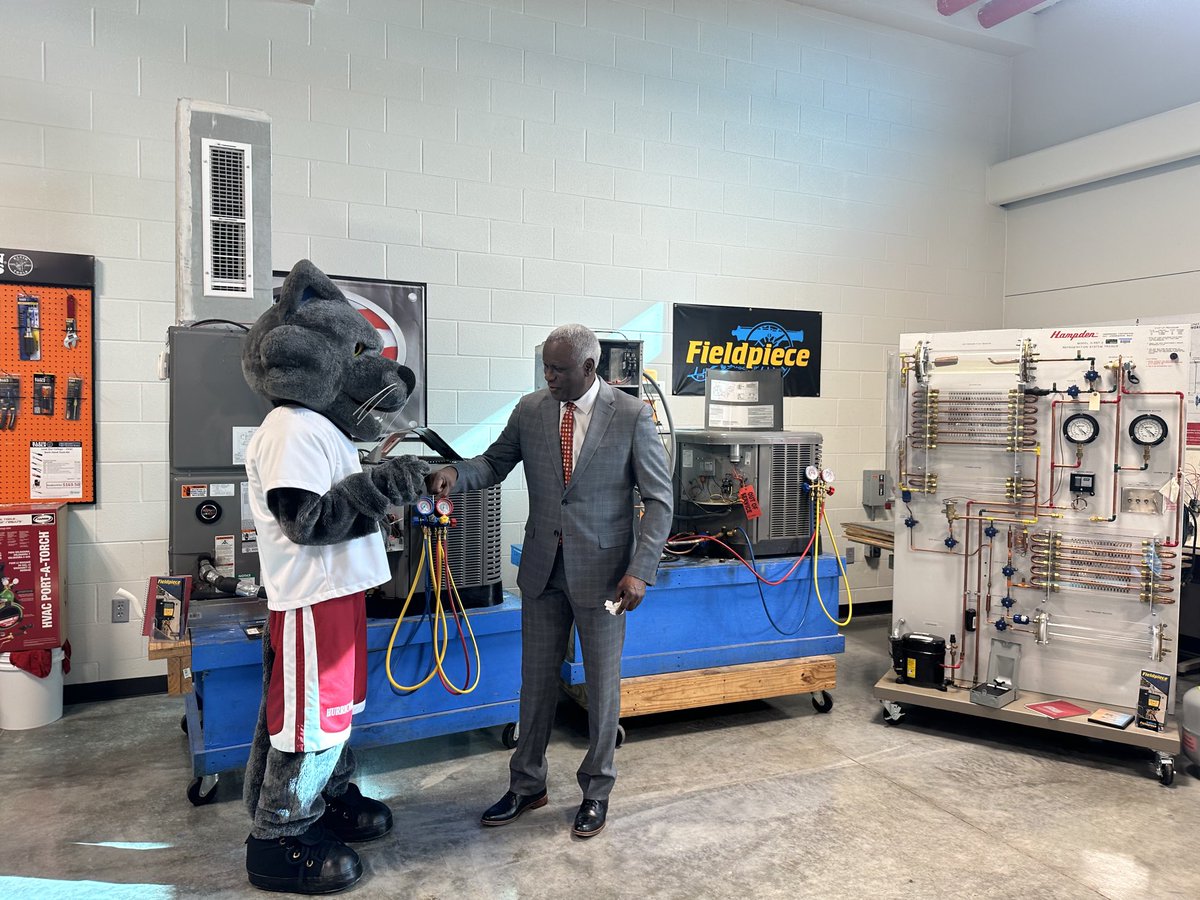 ⁦<a href="/LSCNorthHarris/">LSC-North Harris</a>⁩ ⁦<a href="/LSCEastAldine/">LSC-EastAldine</a>⁩ cool cat at the HVAC lab with the President!