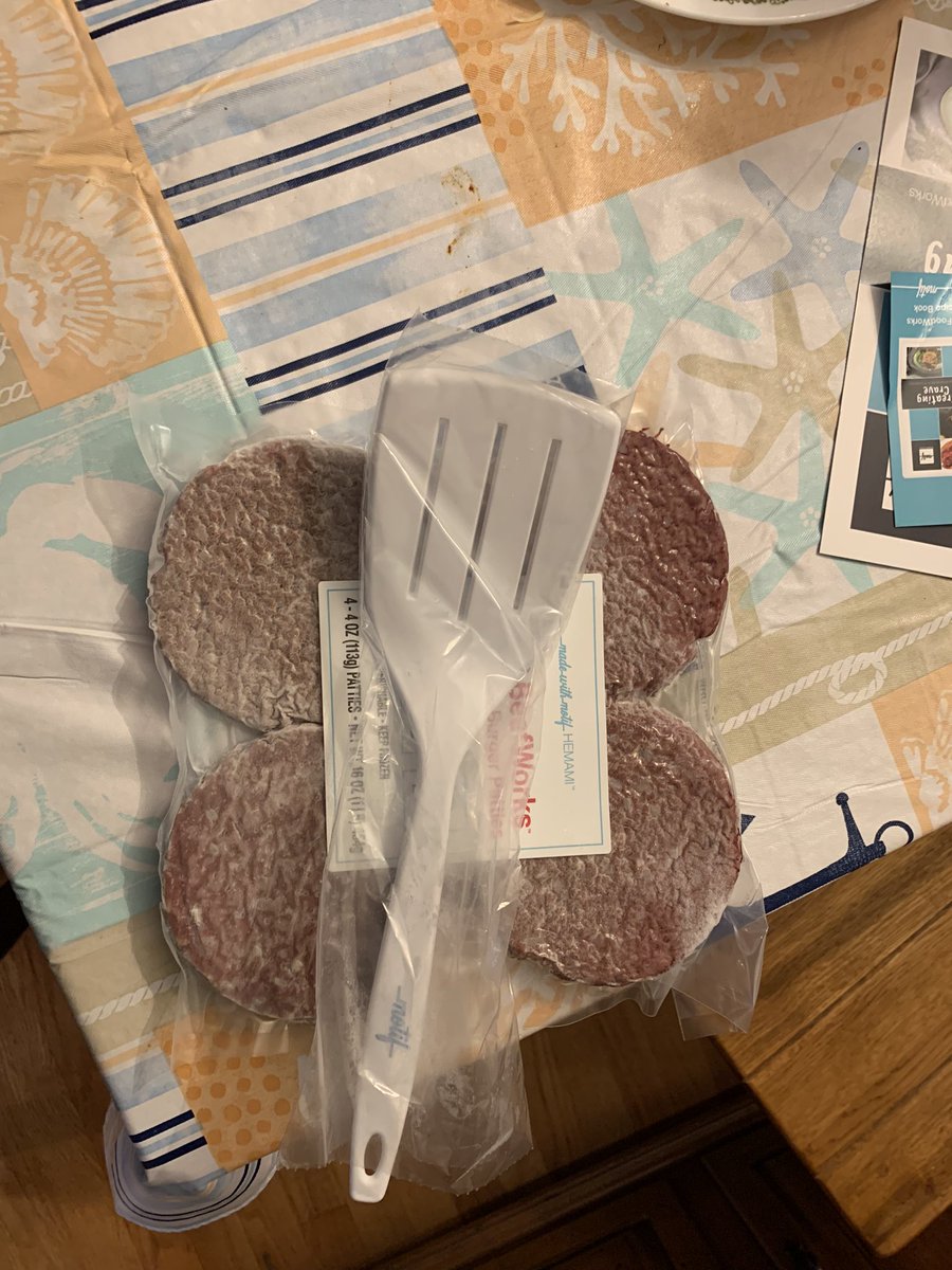 BostonJamieCho's tweet photo. Got my @motiffoodworks burgers today! Very tasty! https://t.co/cJ4sfKNyRY