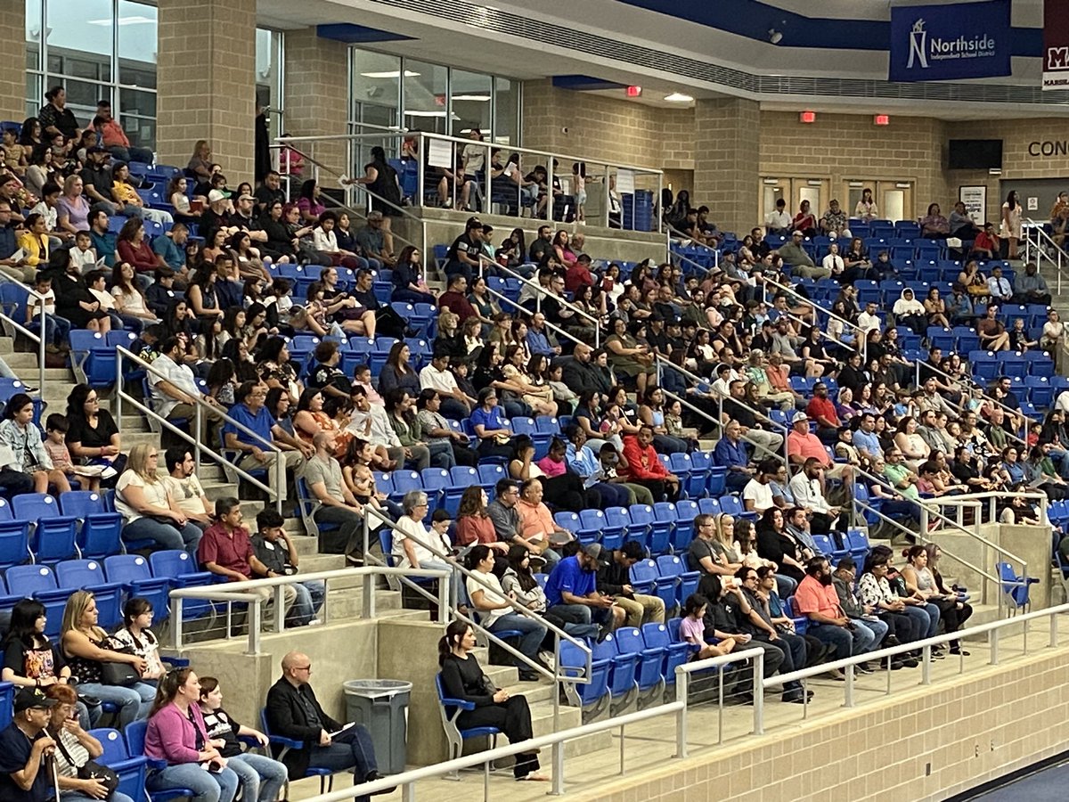 GrahamEducator's tweet photo. Wonderful turnout to welcome our incoming #GlobalLeaders #LeadLearnLegacy @NISDZachryCyber https://t.co/BffDfXvaxT
