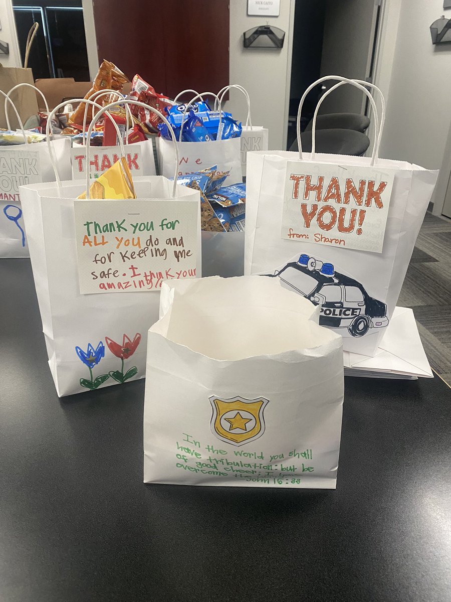 Hope Church Children’s group dropped off a bunch of thank you goodie bags to the Deerfield deputies tonight just because that’s what they do! Thank you @ #HopeChurch