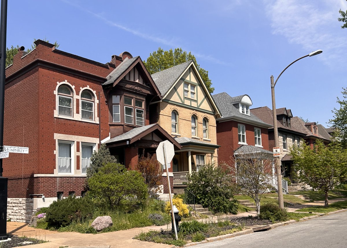 Chicken Joe 🐔 on Twitter "Turn of the century houses on the Northeast corner of Spring and