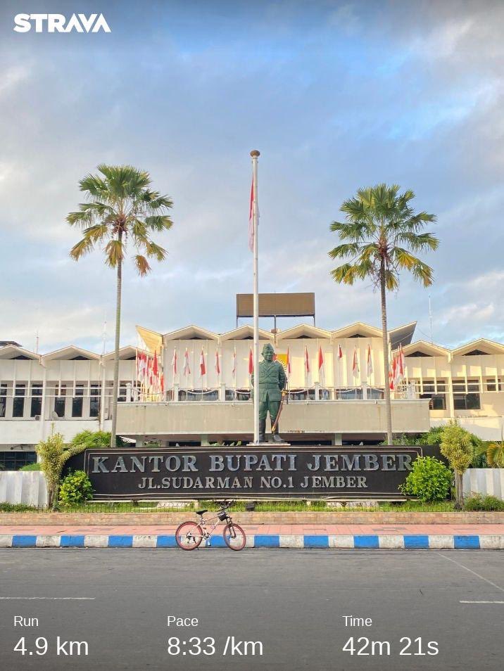 risahardanto's tweet photo. @DeltaRunnersSda #lebarun at Jember https://t.co/Z53JdwrSpz