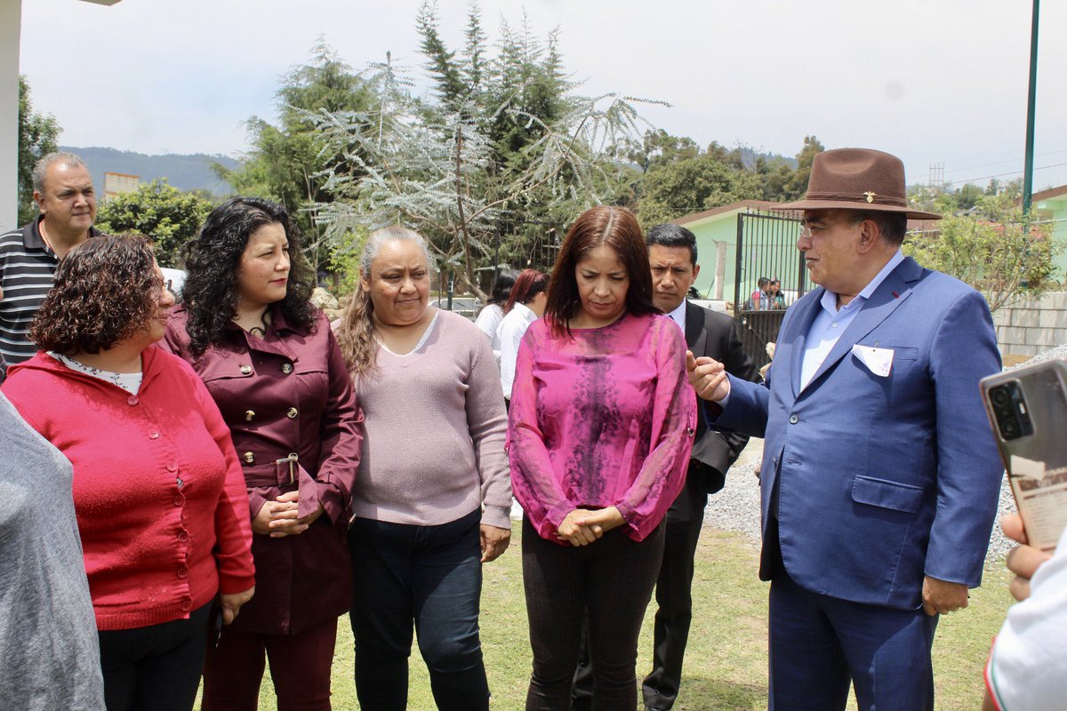 pepemarquezm's tweet photo. #Educación | En gira de trabajo por la comunidad de #Atzingo visité la Telesecundaria “Rosario Gutiérrez Eskildsen” en donde estamos construyendo la barda perimetral para ofrecer seguridad a las y los estudiantes. https://t.co/H3CM6ofg0K