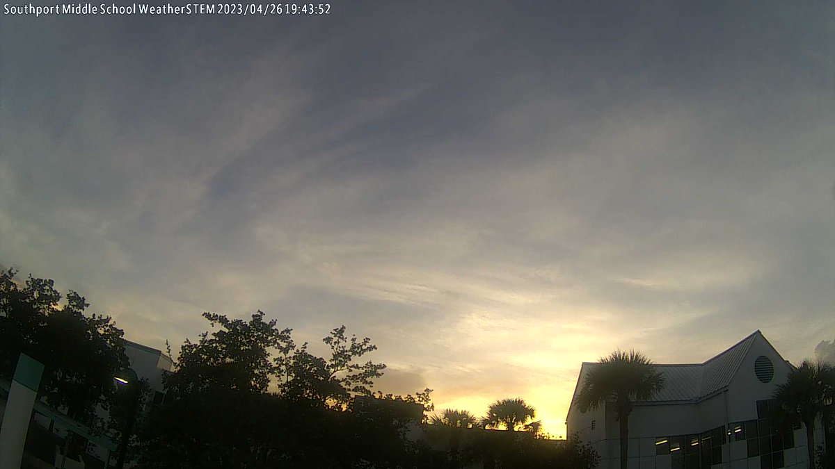 SPMWxSTEM's tweet photo. Southport Middle School at sunset and it's 73.9 F. https://t.co/5NYpTBBWIg