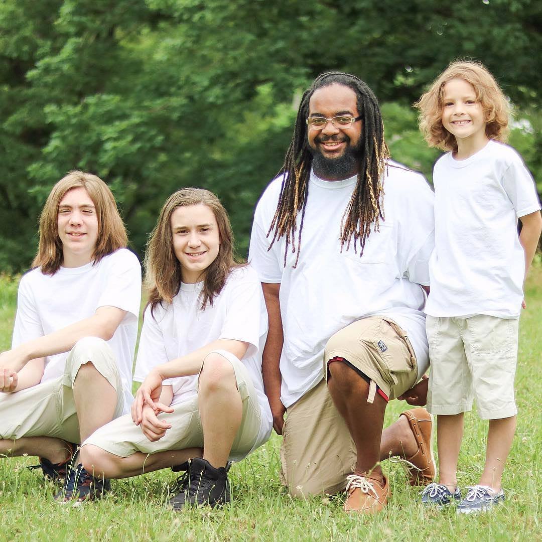Epoch Inspired (@epochinspired) on Twitter photo Meet Berry Farmer, who spent his first four years of life living in foster care. Now in his 30s, he is paying it forward and is a single dad to three adopted boys.
Read more:
theepochtimes.com/black-man-rais… Meet Berry Farmer, who spent his first four years of life living in foster care. Now in his 30s, he is paying it forward and is a single dad to three adopted boys.
Read more:
theepochtimes.com/black-man-rais…