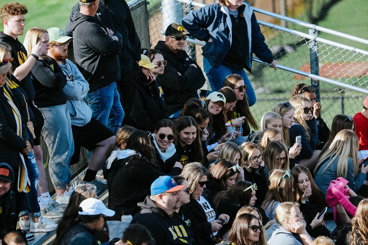 iowasoftball's tweet photo. Hawks supporting Hawks 🐥 

#Hawkeyes https://t.co/LEj8O3NqJh