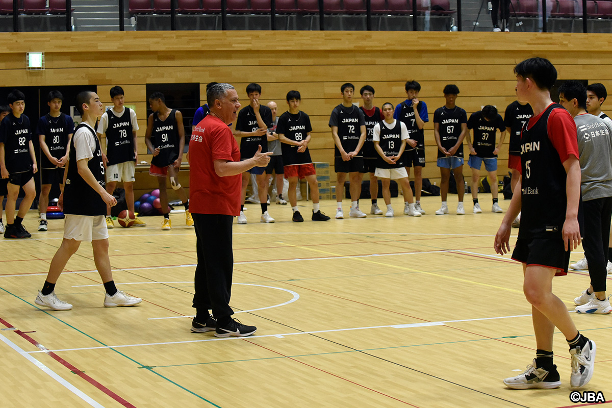 JAPAN_JBA's tweet photo. #AkatsukiJapan 男子U16日本代表
📝エントリーキャンプ レポート
「声の部分では誰よりもしっかり出せるようにしよう」若野瑛太選手
🎤アレハンドロ・マルチネスヘッドコーチ、高橋歩路選手
https://t.co/ZCttlk4Q6X

🏆FIBA U16アジア選手権
9月17日〜24日（カタール）予定 https://t.co/dl1mJVfpTQ