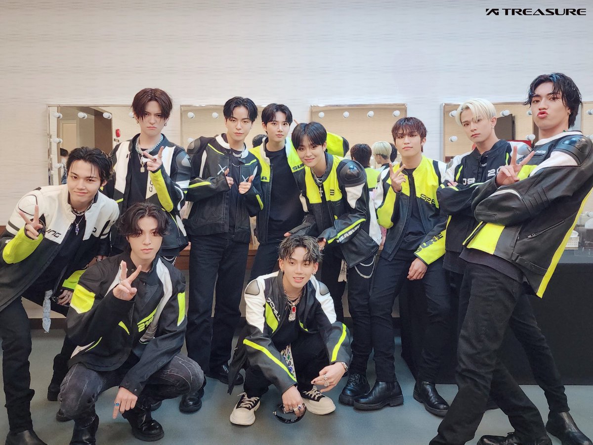 Macau yesterday was extraordinarily fun, with all the shouts and enthusiasm you showed made us burn to continue to provide amazing performances for you. Thank you for being with us at the Macau concert, it became a new memory for us.