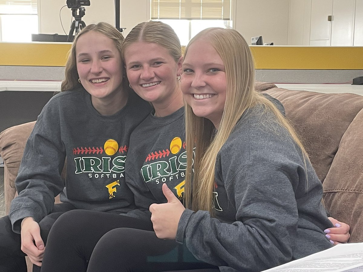 Tune in to tonight’s Varsity Roundtable featuring defending D2 state softball champ <a href="/SoftballIrish/">🥎 Freedom Irish Softball 🥎</a> <a href="/SadieJarmolowi1/">Sadie Jarmolowicz</a> <a href="/Kierstinkriew/">Kierstin Kriewaldt</a> and Lauren Schiebe! Watch live on YouTube’s USA TODAY NETWORK-Wisconsin channel #hsswi