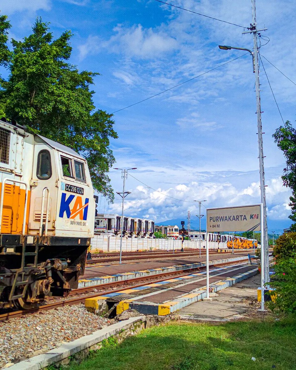 KAI121's tweet photo. Di setiap pertemuan pasti ada perpisahan. Dari perpisahan itu, kita belajar untuk bisa menghargai sebuah pertemuan.

Selamat pagi, #SahabatKAI

#WonderfulIndonesia

📸 alfie_dra.22 (IG) https://t.co/IQRfSejeuw