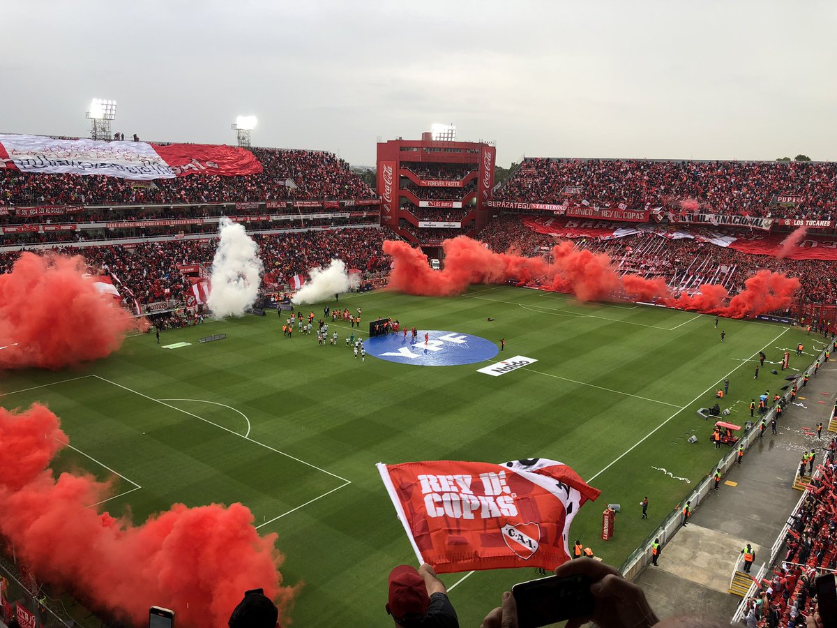 juanmadiiorio's tweet photo. Sabes por qué jode? Porque se llenan la boca llamándonos amargos, pero el hincha de #Independiente nunca le pidió nada a nadie. Y ahora en el peor momento pone el pecho y EL BOLSILLO POR AMOR AL CLUB. Déjenlos, nos querían ver morir, lo vamos a evitar. El resto es relato. https://t.co/1OimU6NLeu