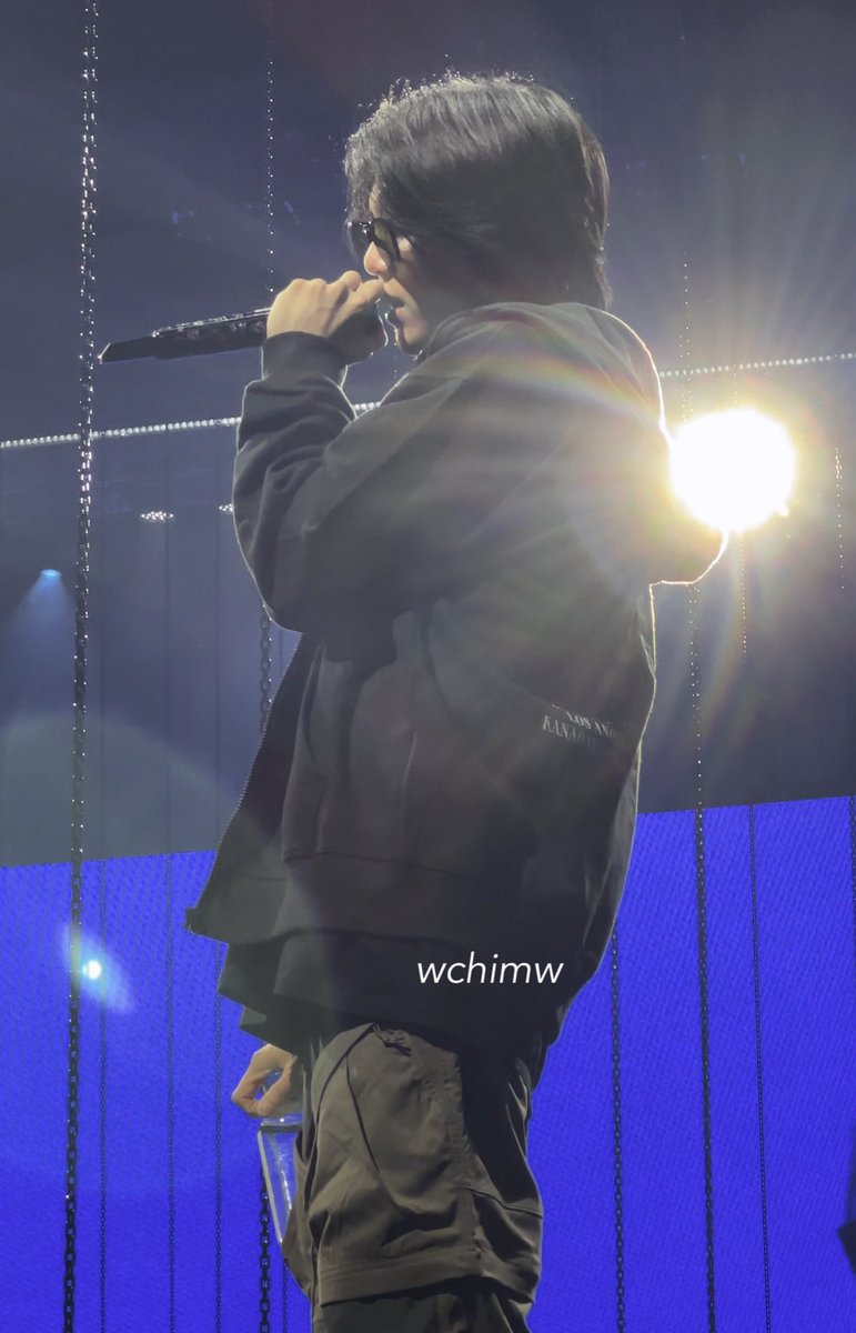 wchimchimw's tweet photo. SUGA 4.26 sound check
soooo handsome🥹🥹🥹😭😭😭 https://t.co/rwwsRItqXm