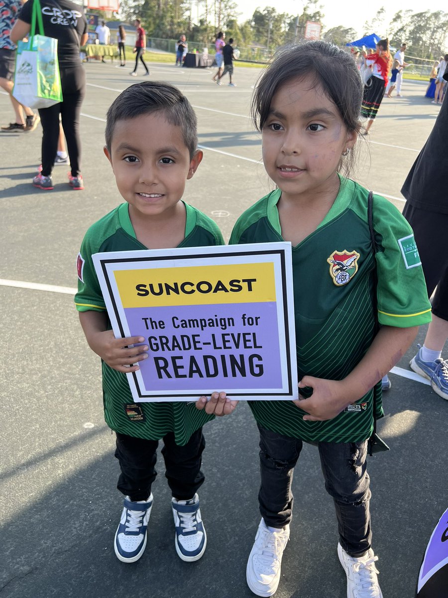cpenatpf's tweet photo. Remake Learning at Lamarque Elementary was a success over 1,000 people came to be part of #RemakeLearningDay events , lots of families gathered to enjoy a evening full of activities. @SuncoastCGLR @LeerPara3ro event sponsored by @ThePattersonFdn https://t.co/QcbMLQrGeG