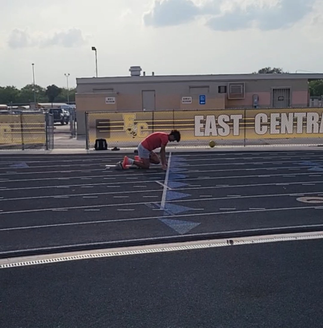 PinonesRuby's tweet photo. There is more to it then just jumping over hurdles. Jordan has learned so much in 2 training sessions. To be the best you have to put in the work. This kiddo has goals and his hard work will pay off. #EC #Hurricanes #TeamPinones #Trackandfield #8thgradetrack https://t.co/82piyx0ylA