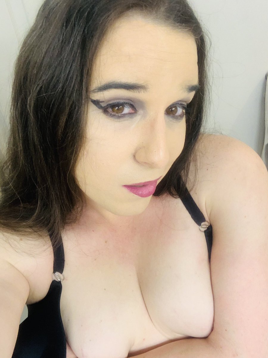 TsNewThings's tweet photo. Can you handle that I stare into your eyes like that, oh you see that only my arms are hiding my titties a bit. If you local and got a fetlife let me know can add on there. 
#757 #trans #tgirl #757babe https://t.co/Zh3PT7nQoU