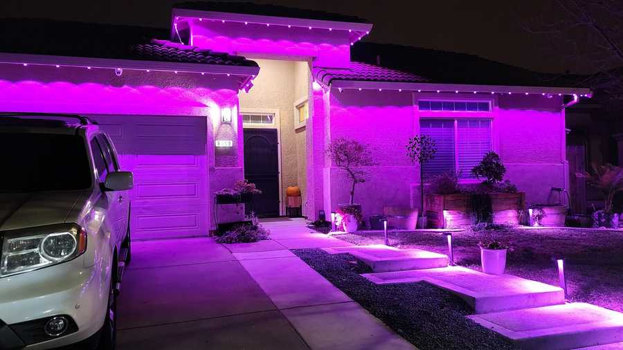 kcranews's tweet photo. Light the mini-beam! Or the garage! Or the whole house! Our viewers are sharing their #PlayoffPride for the Kings. See all the looks >> https://t.co/ANSvBrPSKz https://t.co/XUCbj1ckHK