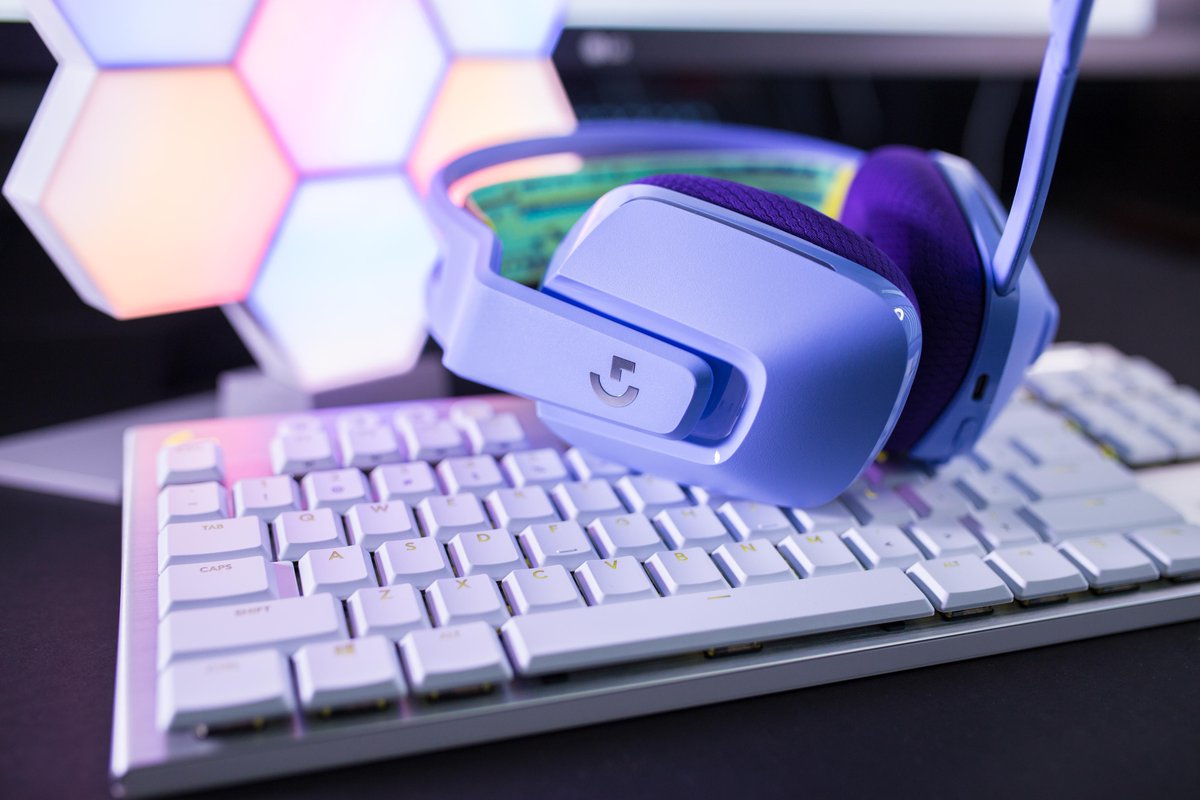 LogitechG's tweet image. Add some color to your gaming with the G733 🎨🎮💥