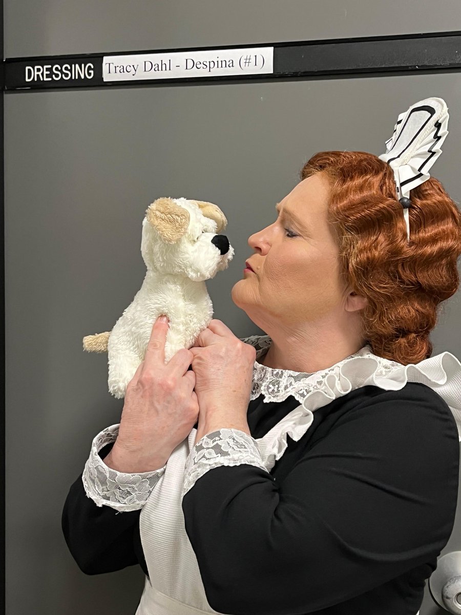 DASCH_Inc's tweet image. Big thank you to the extraordinary #TracyDahl, Canada’s coloratura &amp;amp; wickedly funny comic performing in #ManitobaOpera's Cosi fan Tutte, for supporting #DASCH’sFund-A-Possibilitypup! DASCHY isn't treated every day to a long overdue tête-à-tête with Canada’s favourite diva!
