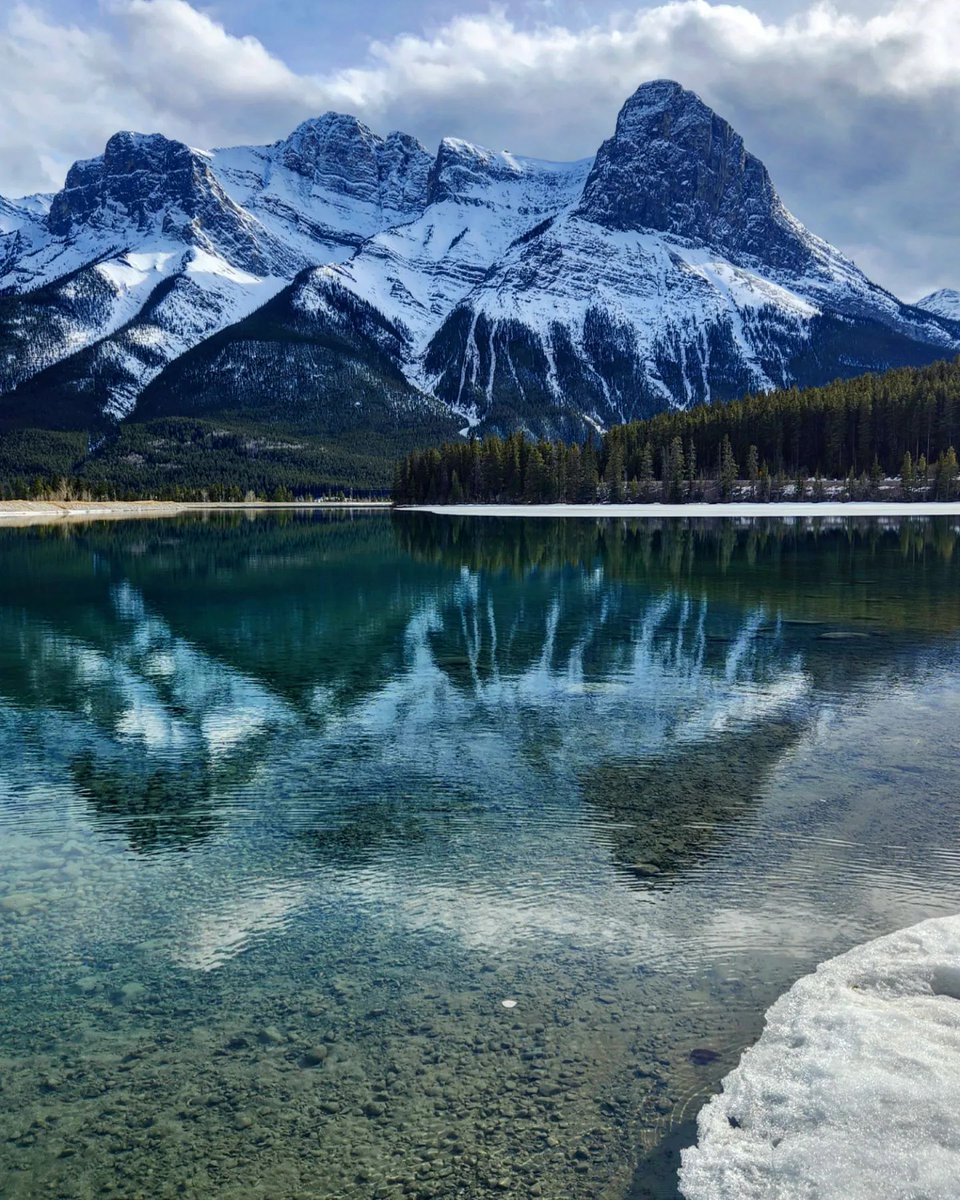 TourismCanmore's tweet photo. This time of year, we love to see our rivers and lakes thaw, and transform into that pristine turquoise blue hue.

Who's overdue for a mountain getaway? Leave a 💙 in the comments. 

📸 IG: jbonfield5 | #ExploreCanmore #exploreKananaskis https://t.co/lgul45P9hC
